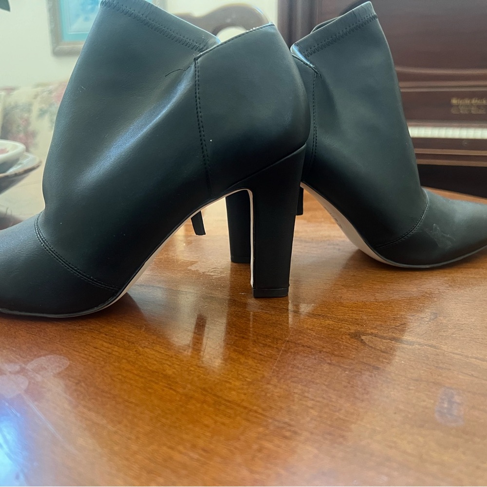 Elegant Black Ankle Boots